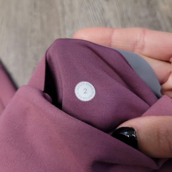 Lululemon In Movement Leggings 25" size 2 pink - Picture 4 of 4